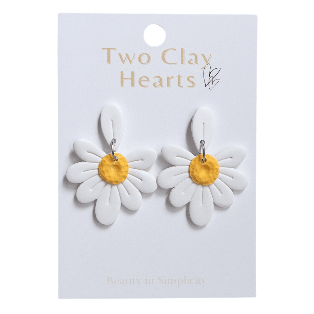 white daisy petal shaped, flower dangles