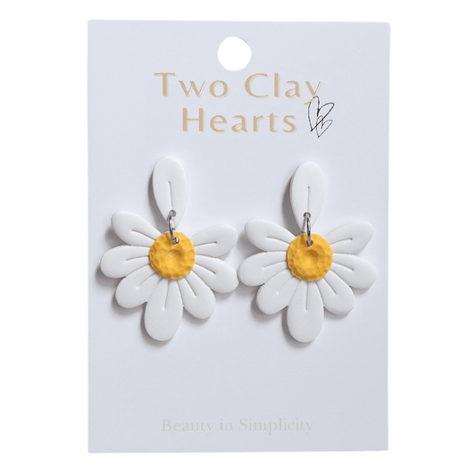 white daisy petal shaped, flower dangles