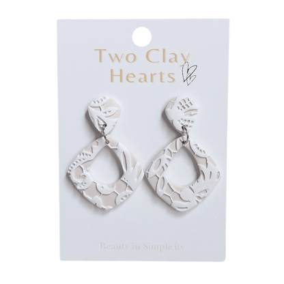 Diamond shaped, white lace dangle earring